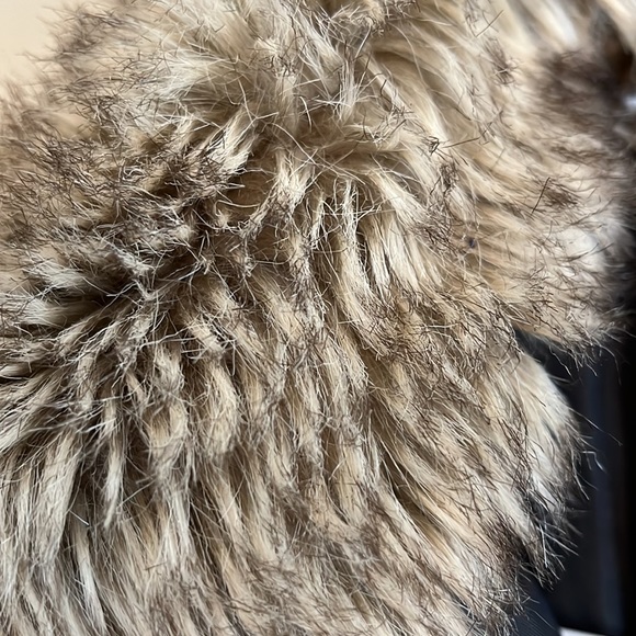 EUC girls Aeropostale size small puffer with hood and fur collar - Picture 3 of 4